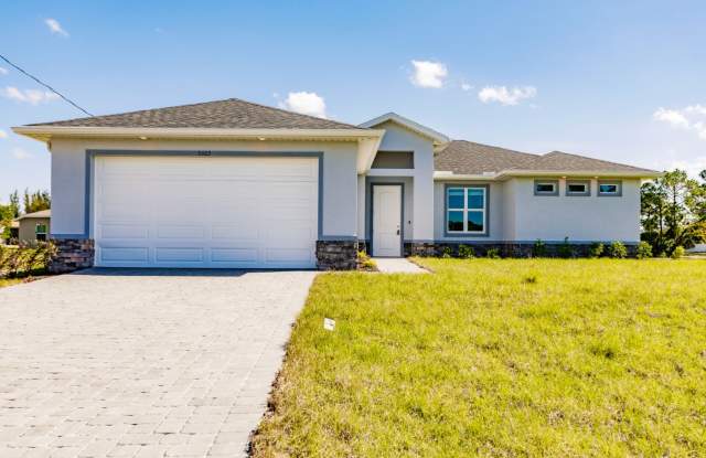 READY TO RENT! 4 Bed 2 Bath in Gator Circle! photos photos