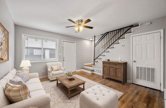 Balfour Chastain photos photos
