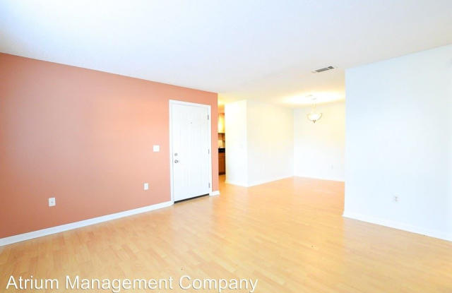 2528 E. Washington Street #202 Gallery 3