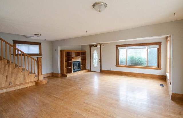 Bright, freshly painted home with HUGE garage space! Gallery 4
