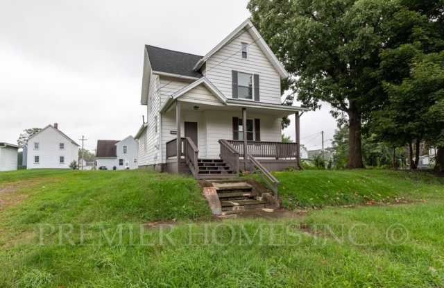Beautifully renovated 3BR, 1BA home with a yard, porch, and pet-friendly! -1022 5th St SW Canton, OH Gallery 1