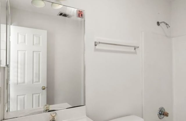 Glenn Oaks Condos #206 Gallery 1