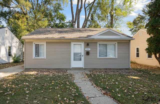 Ferndale 2 bedroom $1795 - 2112 Bonner Street, Ferndale, MI 48220