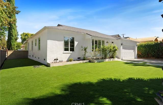 6230 Zelzah Avenue Gallery 2