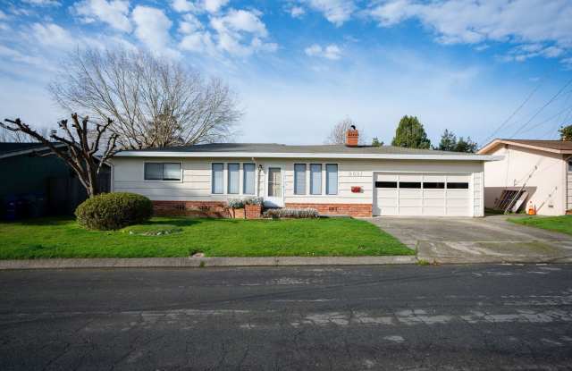 Single Level 4 Bedroom Home in Arcata, East Side of West Wood Market! - 2521 Davis Way, Arcata, CA 95521