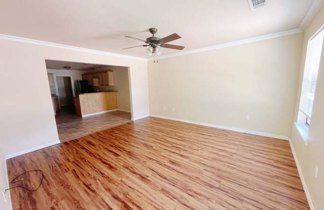 Beautiful 3/2duplex near Silo Schools Gallery 3