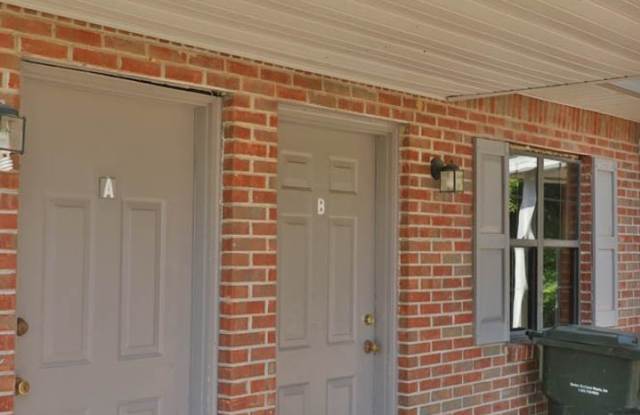 South Campus Place Townhome! Gallery 4