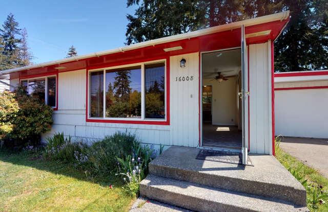 Cozy 2 Bedroom, 1 Bath Home in Burien Gallery 3