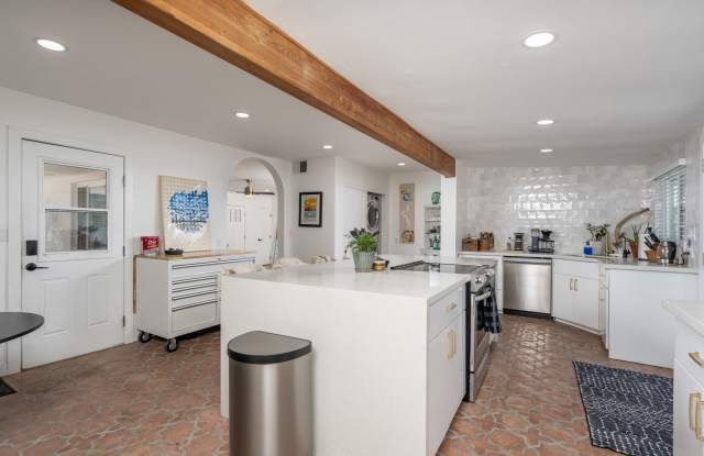 1808 East Pinchot Avenue photos photos