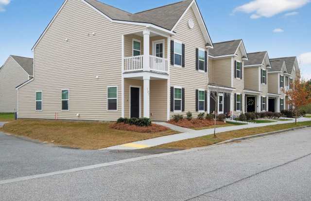 4 bedroom 3 bath townhome in Rice Hope Gallery 3