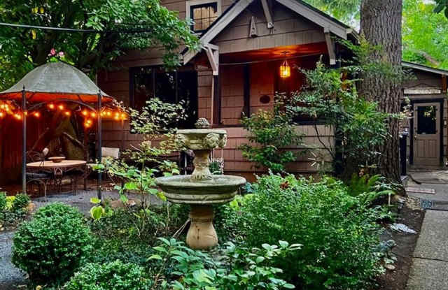 Charming 2BR Townhome in Portland photos photos