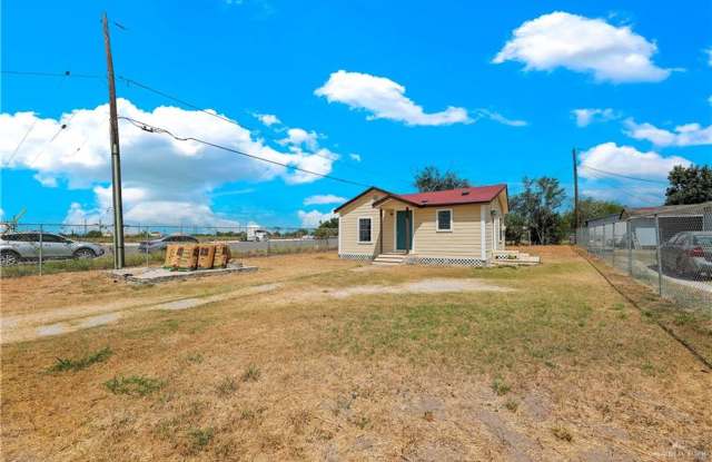 Charming 2-Bedroom Home with Central AC and Fenced Lot! photos photos Charming 2-Bedroom Home with Central AC and Fenced Lot! photos photos