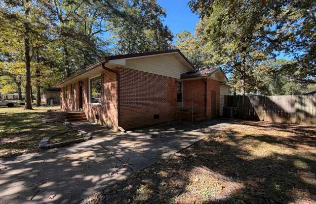 2 Bedrooms, 1.5 Bath - Home in Garden Lakes! Gallery 3