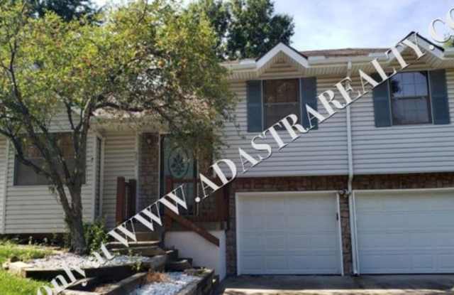 331 Southeast Greystone Drive - 331 Southeast Greystone Drive, Lee's Summit, MO 64063