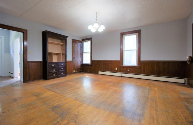 805 10th Street W - 805 10th Street West, Hastings, MN 55033