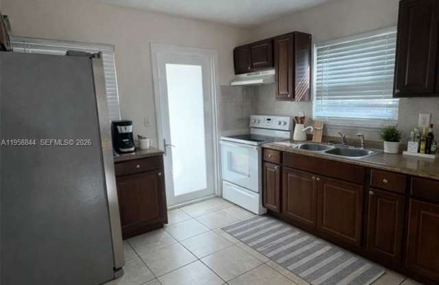 2220 SW 46th Ct photos photos