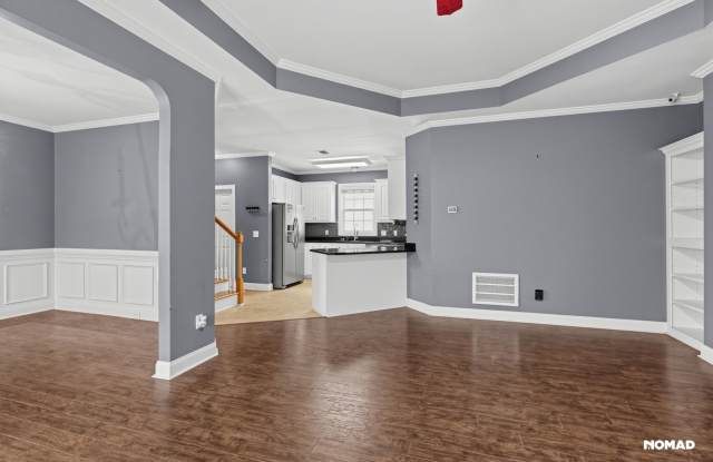 Charming 2BR House in Columbia Gallery 3