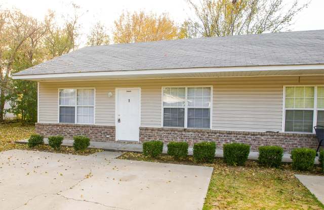 102 NE 2nd St - 3 photos photos