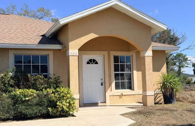 3 bedrooms PLUS a den! FRESHLY RENOVATED! photos photos