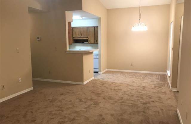 Delightful Two Bedroom Two Bath Townhome in Country Walk Subdivison Gallery 4