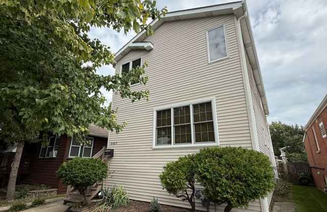 Large 4 Bed/2.5 Bath, Fenced Yard, Detached Garage, Master Bedroom Gallery 1