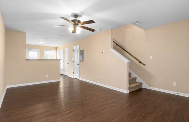 2 Bedroom Pet Friendly Townhome For Rent Near Post! Gallery 3