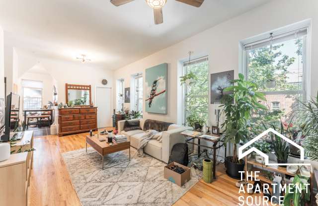 2732 W Chicago Ave photos photos