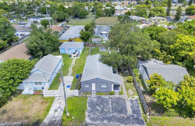 172 W 15th Street - 172 West 15th Street, Riviera Beach, FL 33404