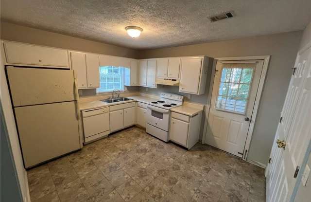2735 Fairlane Drive Gallery 3
