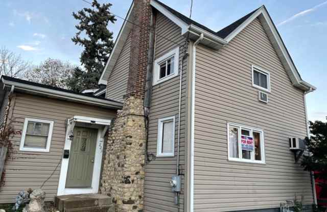 229 W Benton Street - 229 West Benton Street, Aurora, IL 60506
