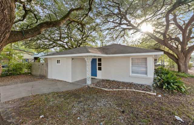 Live Close to Campus! 4 Bed/2 Bath Available for August 2026 Move-in! photos photos Live Close to Campus! 4 Bed/2 Bath Available for August 2026 Move-in! photos photos