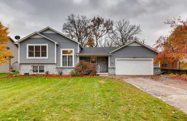 Must See Single Family Home! Fenced in Yard! Available July 1st. photos photos