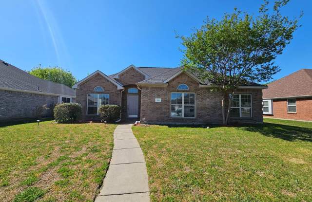 Beautiful home with open floor plan - 222 Silver Creek Drive, Wylie, TX 75098