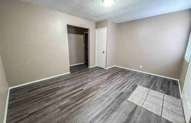 2100 Lynn Lane - A Gallery 2