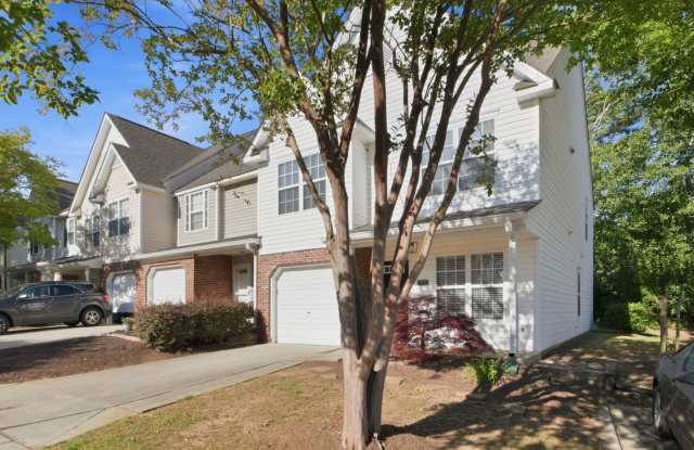 Stylish 2 Bedroom 2 1/2 Bath End Unit Townhome in Fort Mill at Cole Creek Gallery 4