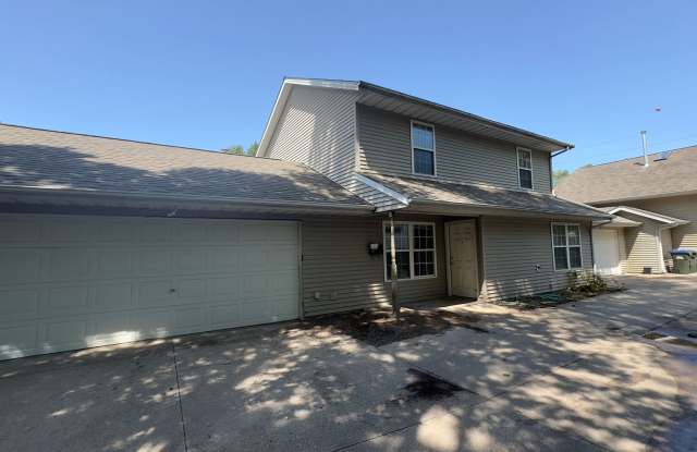 $2,200 | 4 Bedroom, 2 Bathroom Multi Floor Duplex | Pets Negotiable* | Available for August 1st, 2027 Move In! Gallery 1