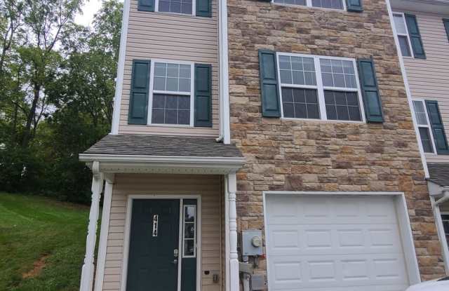 3 Bedroom 2 1/2 bath townhouse in Waynesboro PA photos photos