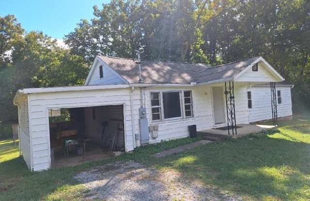 Knoxville 37914 - 3 bedroom, 1 bath home - Contact Tara Hayes (865) 242-8010 photos photos
