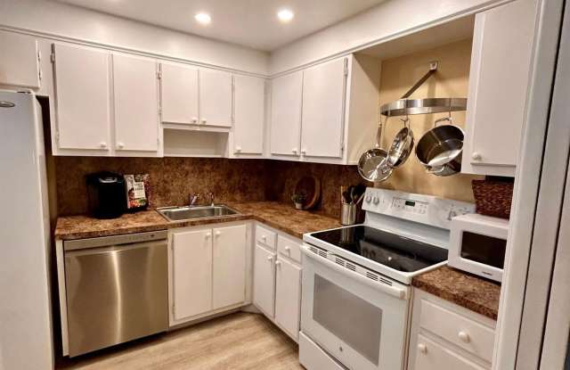 3850 OAKS CLUBHOUSE Drive Gallery 3