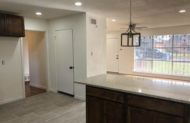 1221 Brookmere Dr Gallery 2