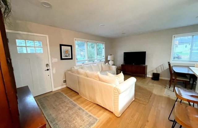 3915 Smith Drive Gallery 4