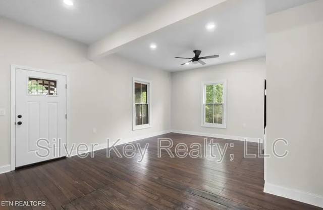 322 Lynn Avenue Gallery 3