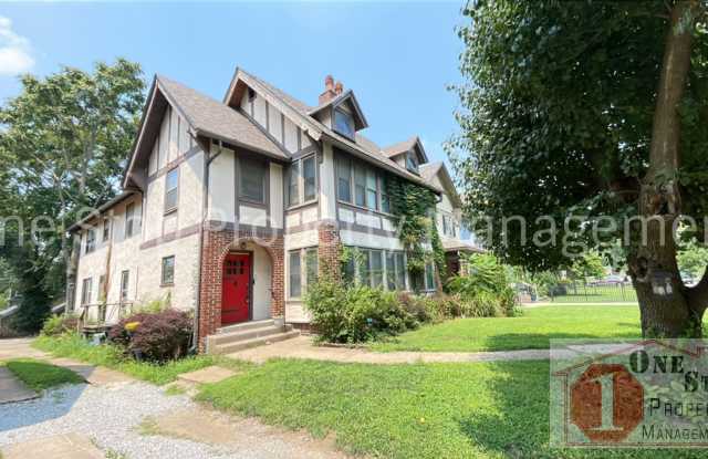 Charming 2-bedroom, 1-bath Duplex in Kansas City!! - 3558 Pennsylvania Avenue, Kansas City, MO 64111