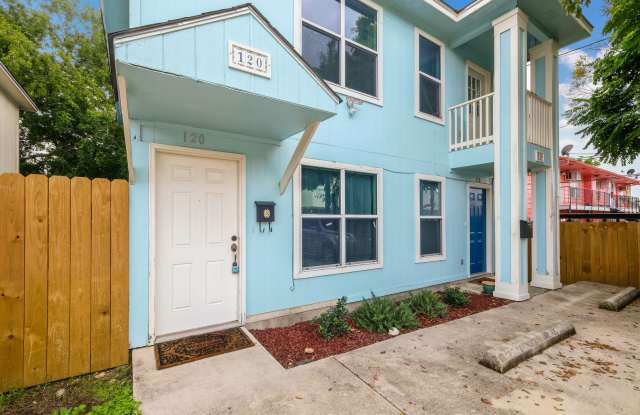 Prime Alamo Heights Second Story Duplex Gallery 4