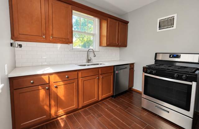 Wonderful 3 Bedroom 1 Bathroom Home in Minneapolis! Gallery 1