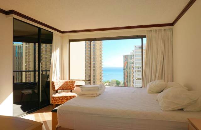 Waikiki One-Bedroom with Central A/C, Ocean Views, & Parking Gallery 1