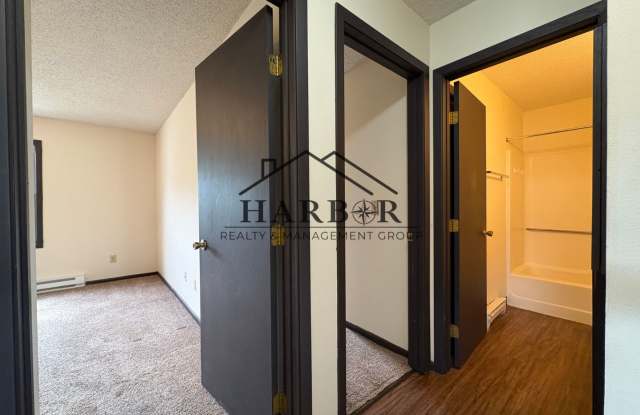 Charming 2-Bedroom in NW Rochester – Snow & Lawn Care Included! Gallery 4