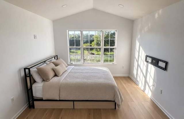 570 Beachway Avenue Gallery 2