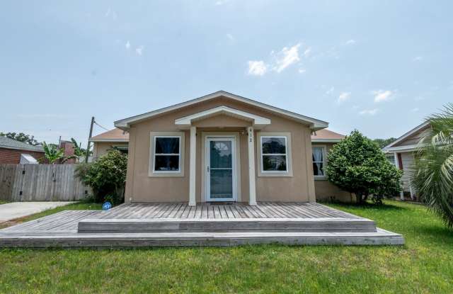 Welcome to this Beautifully Furnished 3/2 Home at Navy Point! Gallery 3