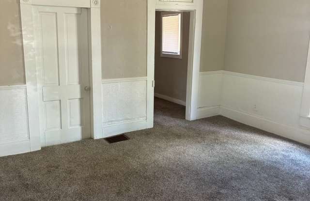 Large Home in Elm Heights - Available August 2027! Gallery 3